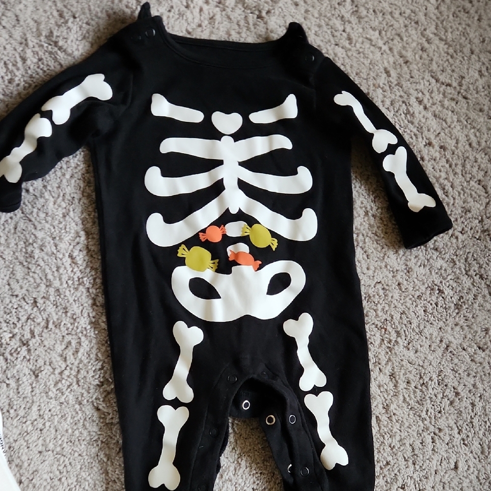 💙6M Black Skeleton Baby Onesie